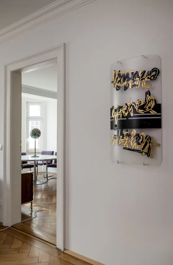 Tante Gretel erzählt, Police Riot shield, 2025, Galerie Boutwell Schabrovsky, München